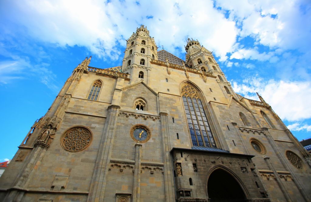 奥地利篮球联赛：维也纳黑鹰队实现惊人逆转的简单介绍