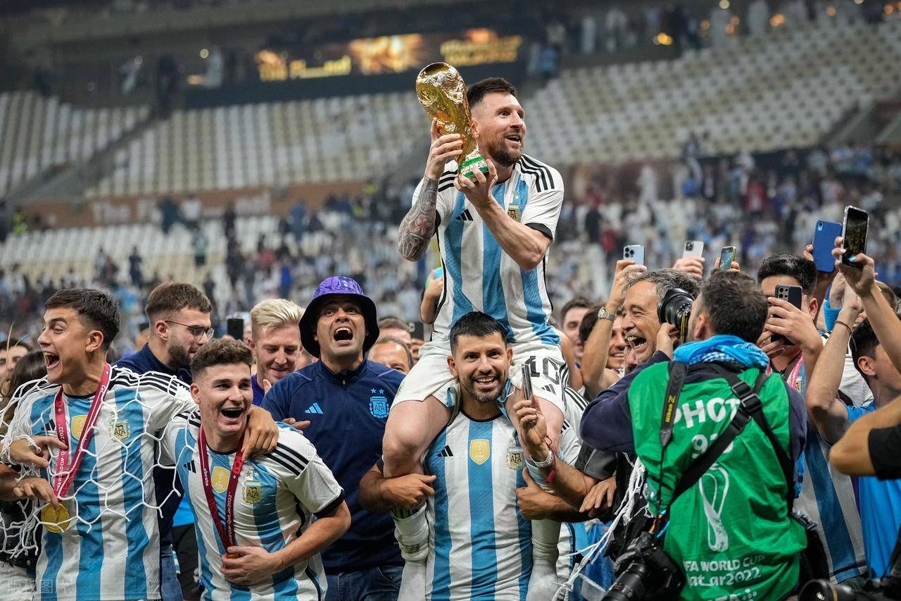 包含世界国际足球明星杯:C罗梅西两将并肩出战,在赛场上风生水起的词条 包含世界国际足球明星杯:C罗梅西两将并肩出战,在赛场上风生水起的词条