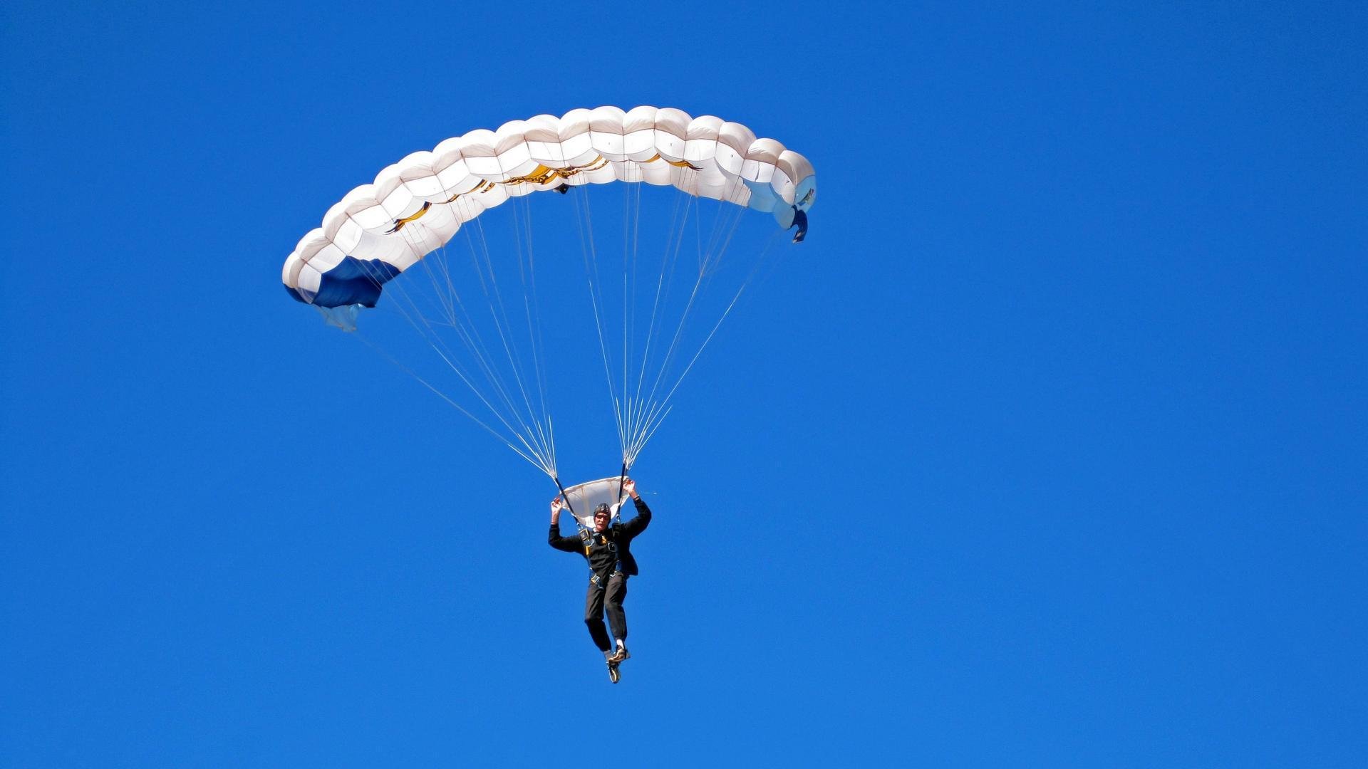 赛道与球场,当布伦森接管F1街道赛,吉林队单节拉开魔术