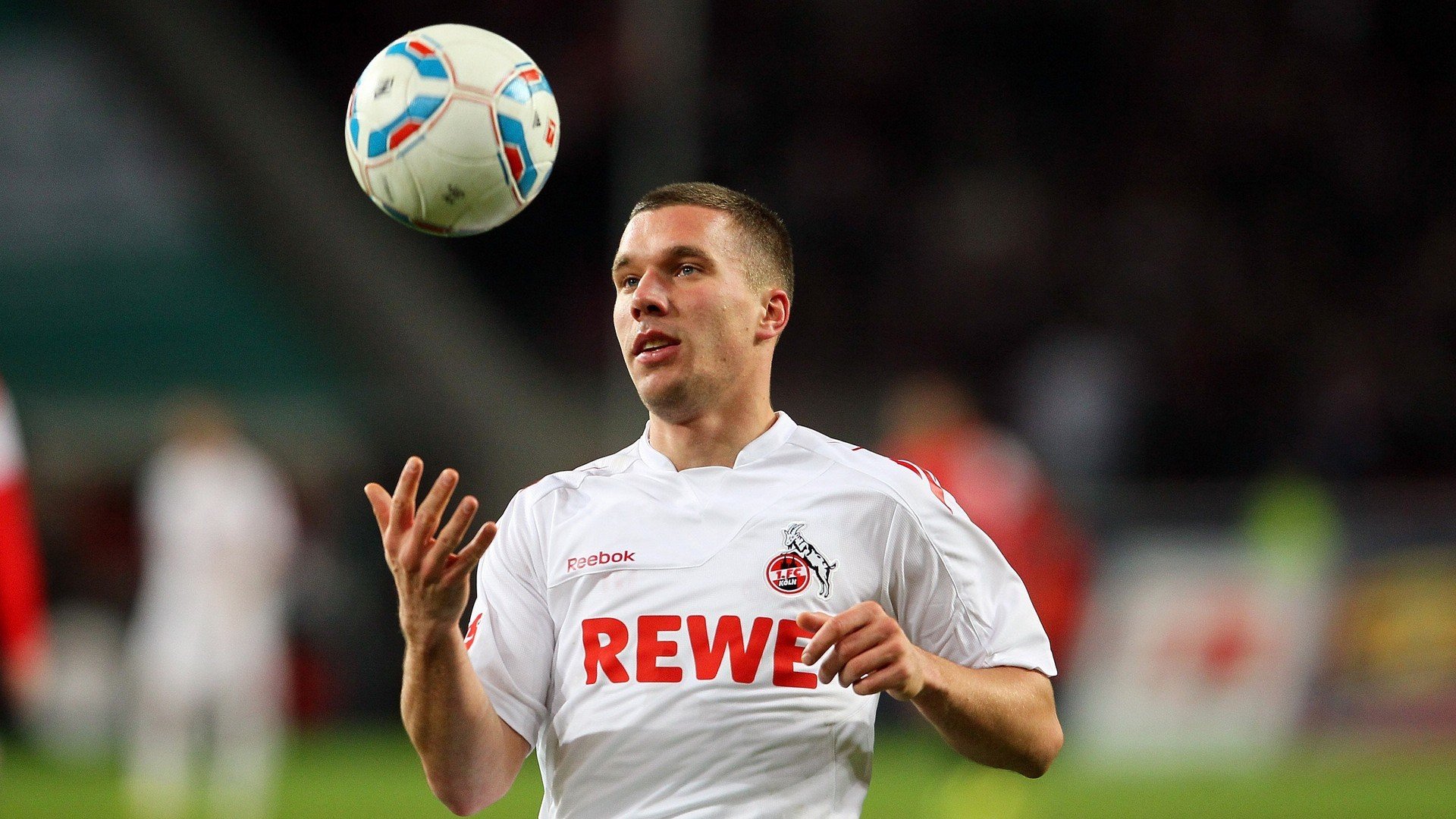 浓眉末节接管比赛，湖人生死战险胜活塞