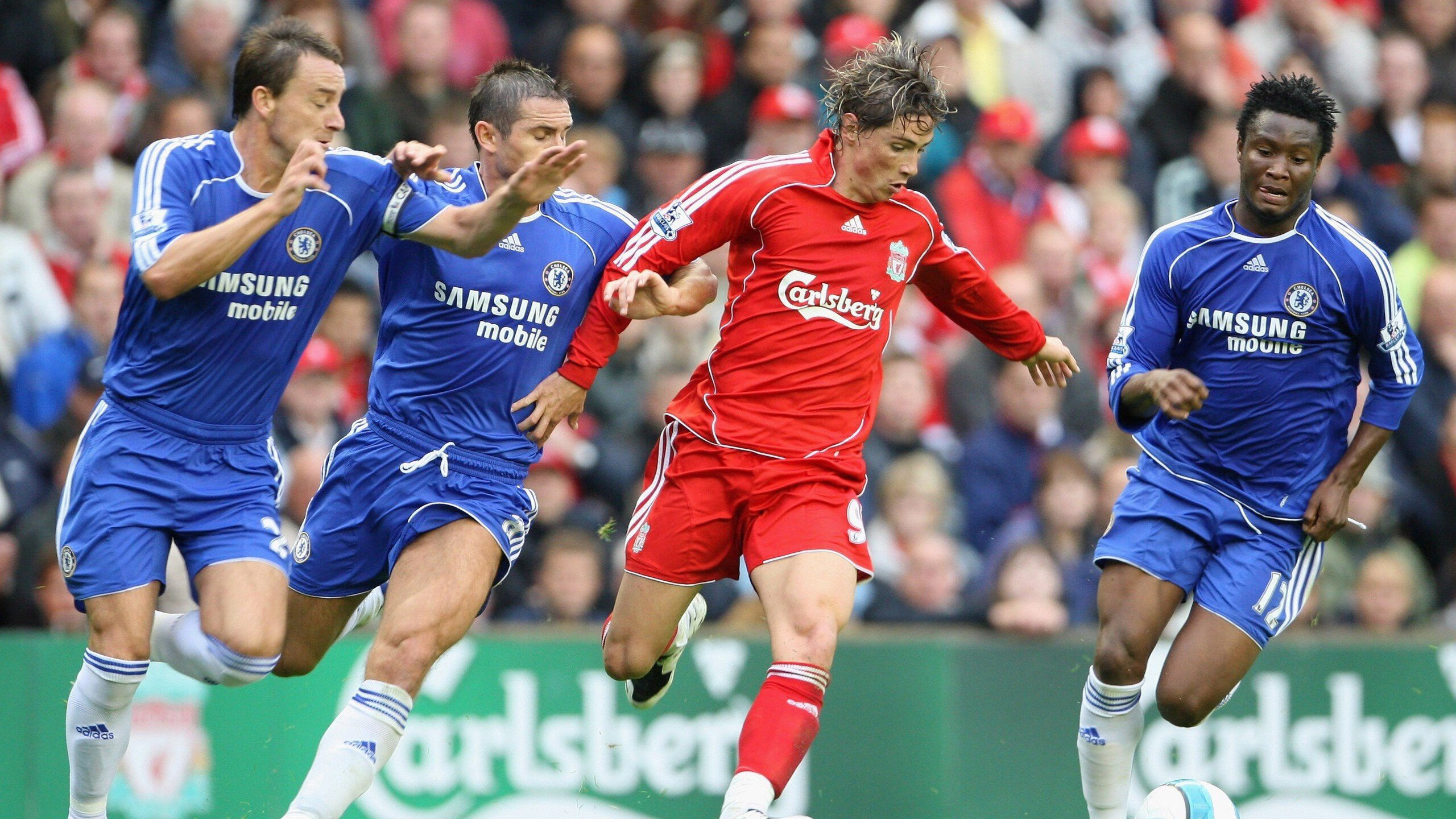 当拜仁遇上乌拉圭，一场跨越次元的足球对决，库尔图瓦如何成为破局者？