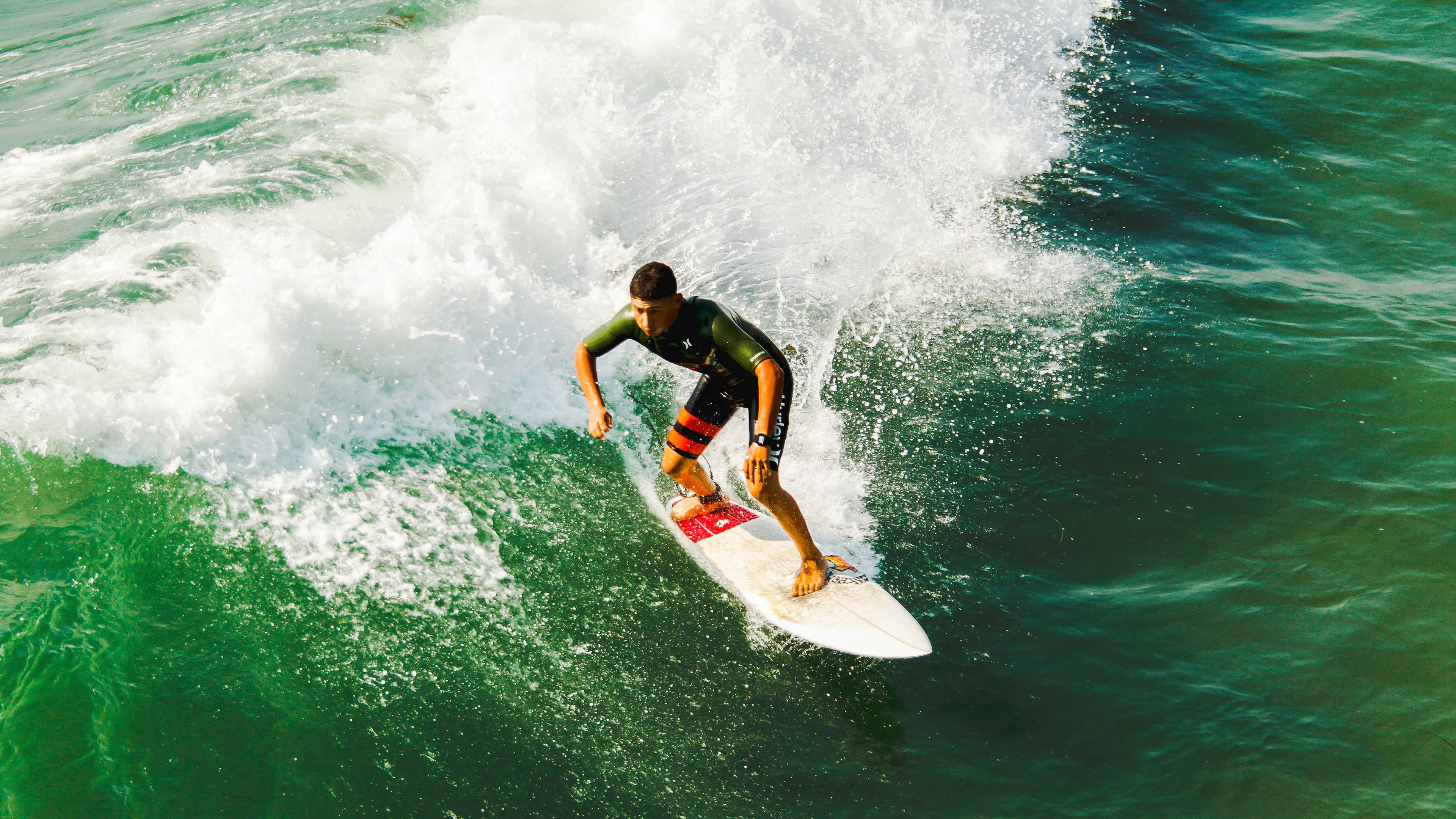 绝杀与制胜，当绿茵场与羽毛球场同时上演奇迹